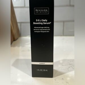 Revision Skincare D-E-J Daily Boosting Serum - Black